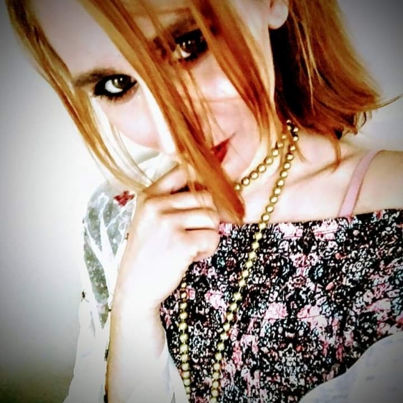 Meet your Posher, Brittany - Picture 3 of 6